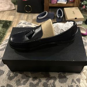 Sebago tassle loafer/ NEVER WORN NEW IN BOX, missed the return period!!!! Navy